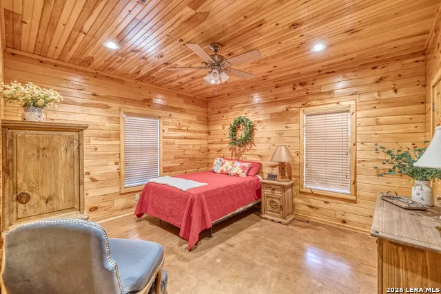 206 S River Place Rd Rio Frio, TX 78879