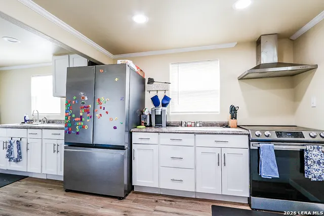 410 Crisp Uvalde, TX 78801