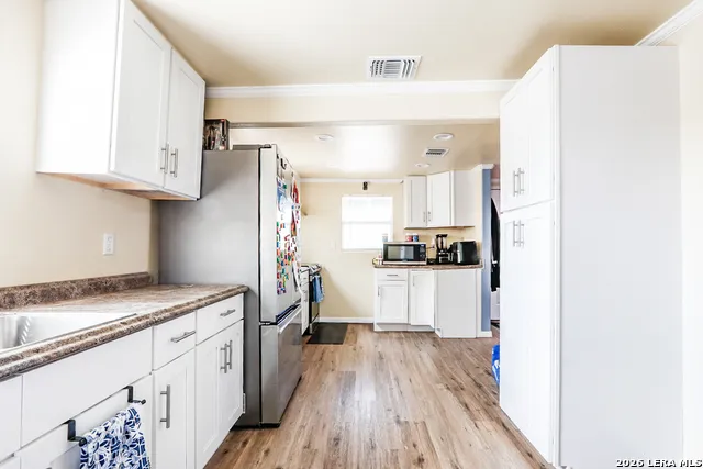 410 Crisp Uvalde, TX 78801