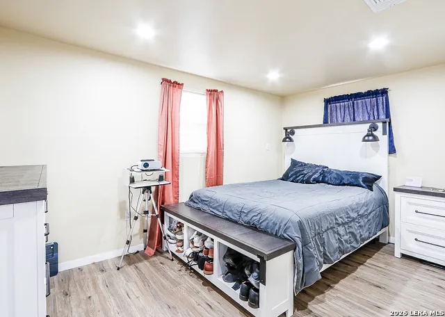 410 Crisp Uvalde, TX 78801