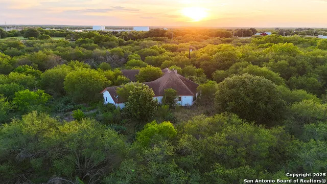 6266 Highway 281 Three Rivers, TX 78071