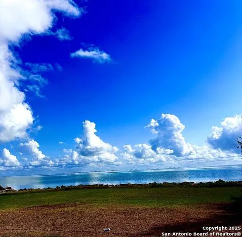 946 S Ocean Dr Port Lavaca, TX 77979