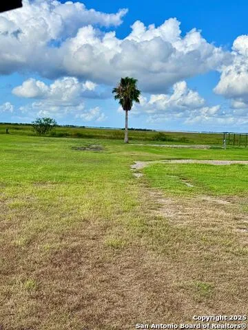 946 S Ocean Dr Port Lavaca, TX 77979
