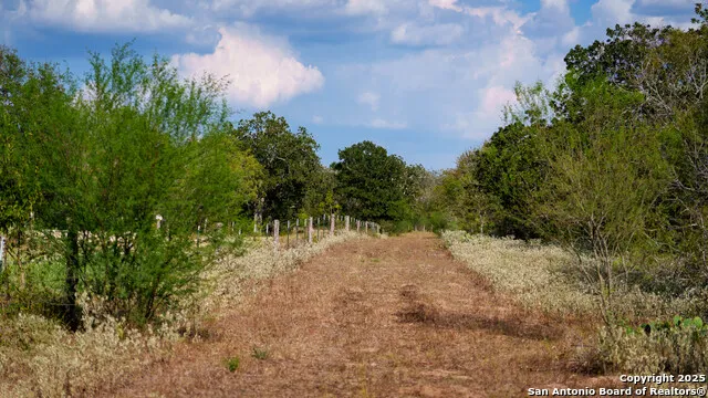 916 County Road 421 Waelder, TX 78959