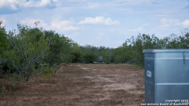 916 County Road 421 Waelder, TX 78959