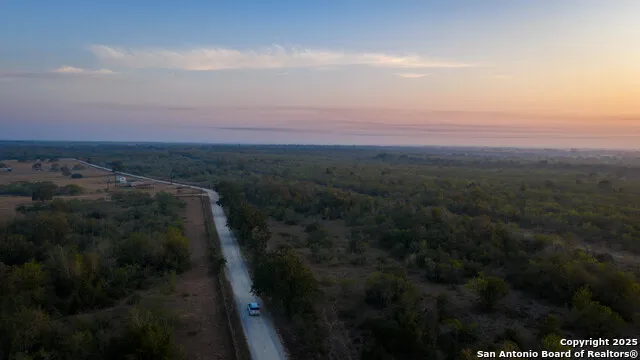 916 County Road 421 Waelder, TX 78959