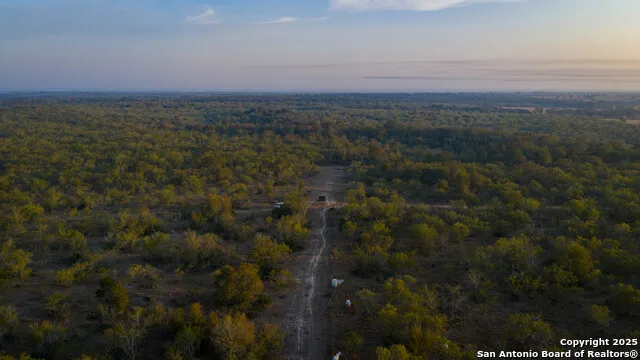 916 County Road 421 Waelder, TX 78959