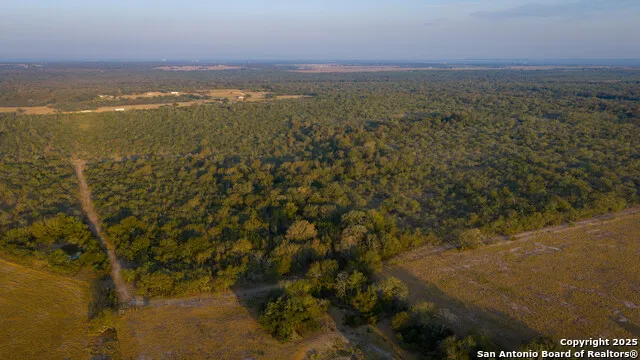 916 County Road 421 Waelder, TX 78959