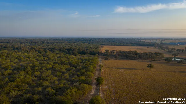916 County Road 421 Waelder, TX 78959