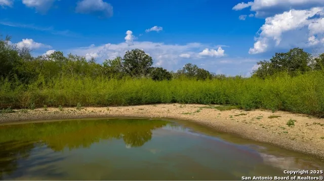 916 County Road 421 Waelder, TX 78959