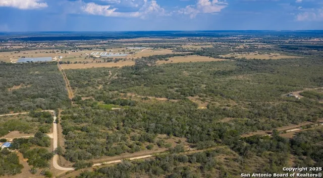 916 County Road 421 Waelder, TX 78959