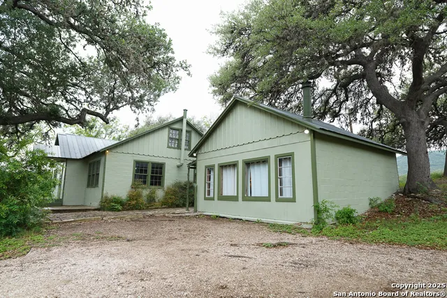 35298 FM 187 Vanderpool, TX 78885