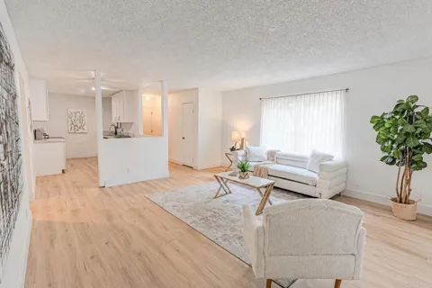 634 8th St. #8