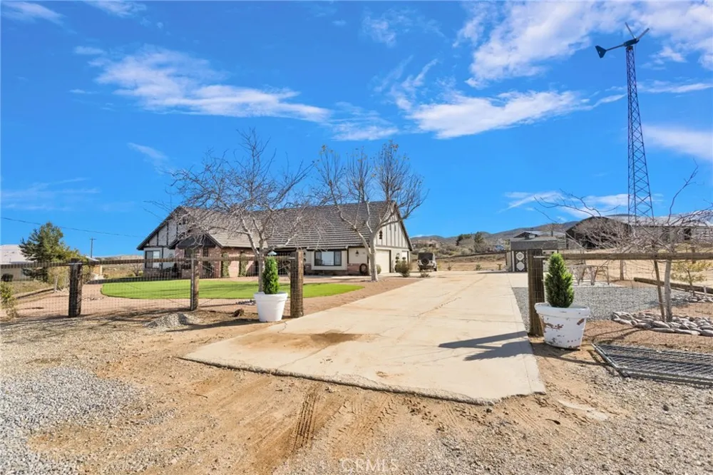 5205 Snow Line Phelan, CA 92371