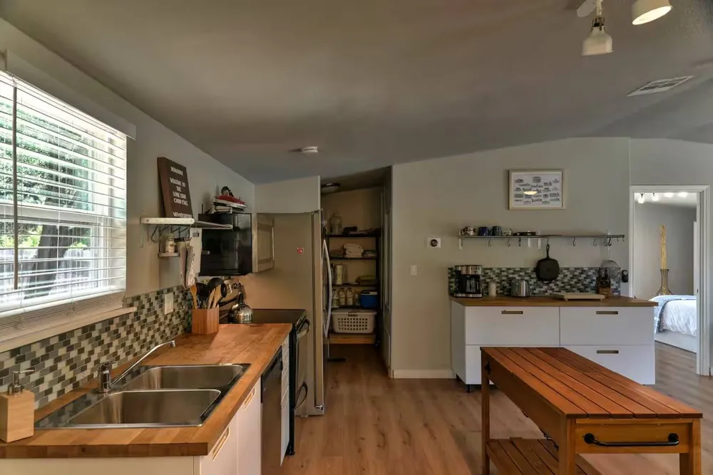 8807 High Valley Road Austin, TX 78737