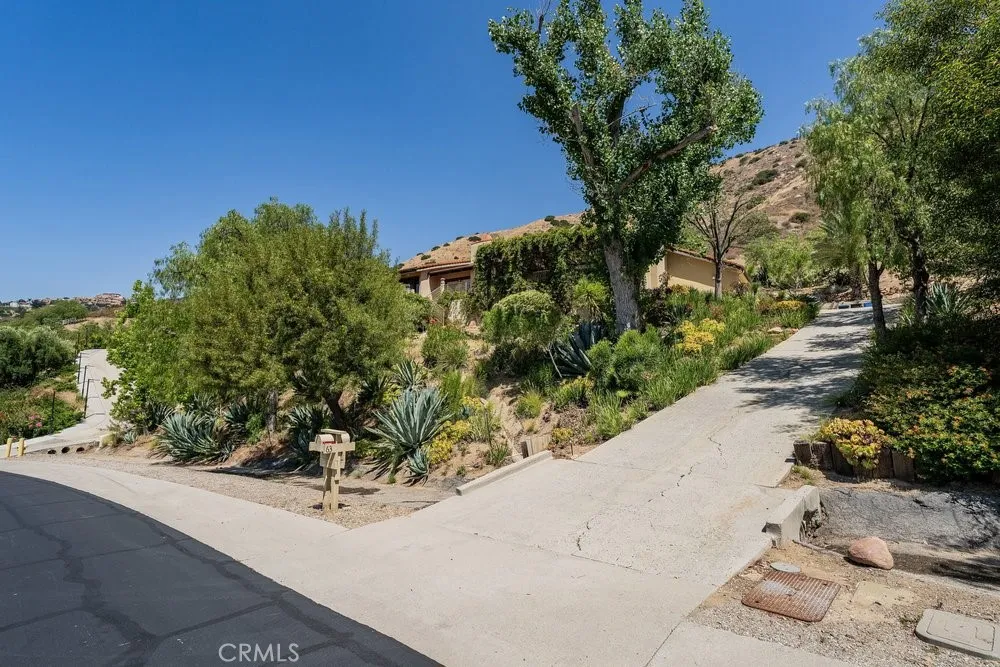 63 Coolwater Bell Canyon, CA 91307