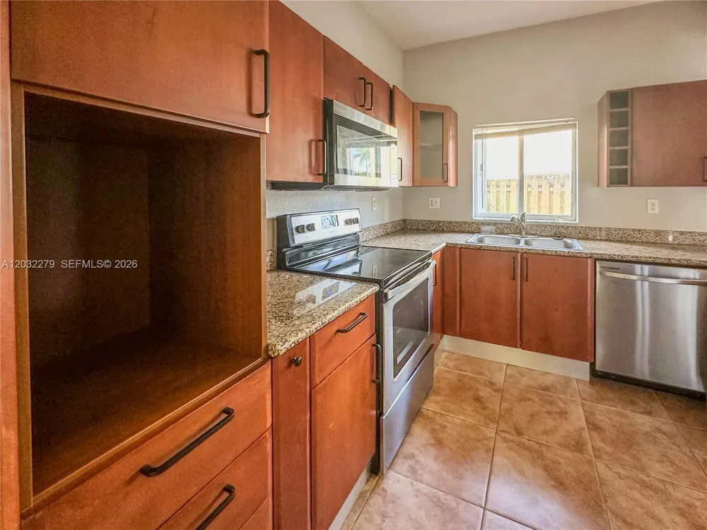 17866 NW 74th Ct Hialeah, FL 33015