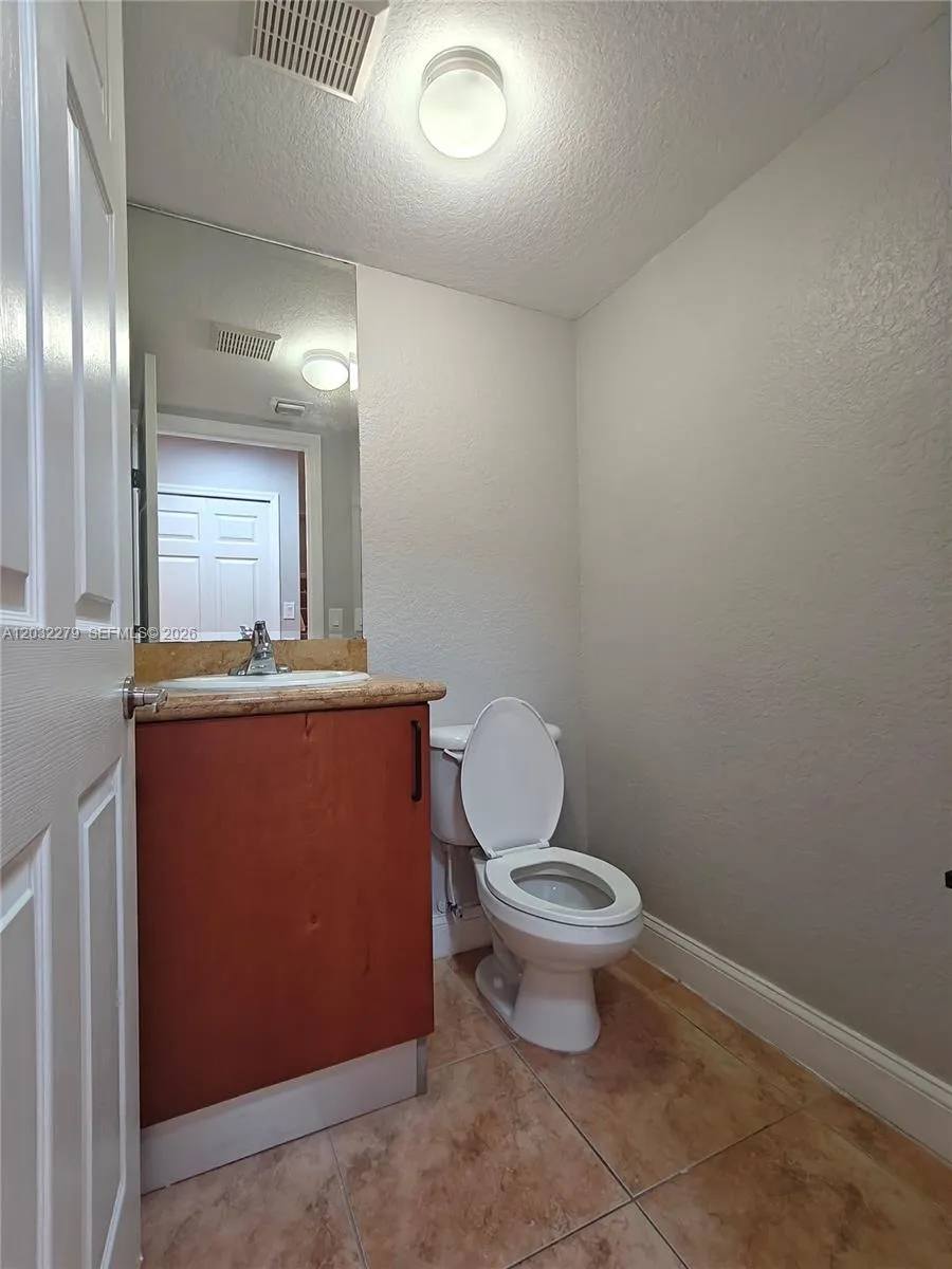 17866 NW 74th Ct Hialeah, FL 33015