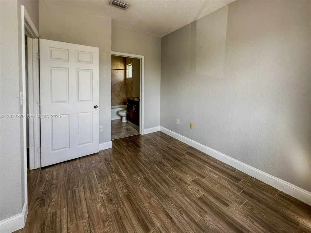 17866 NW 74th Ct Hialeah, FL 33015