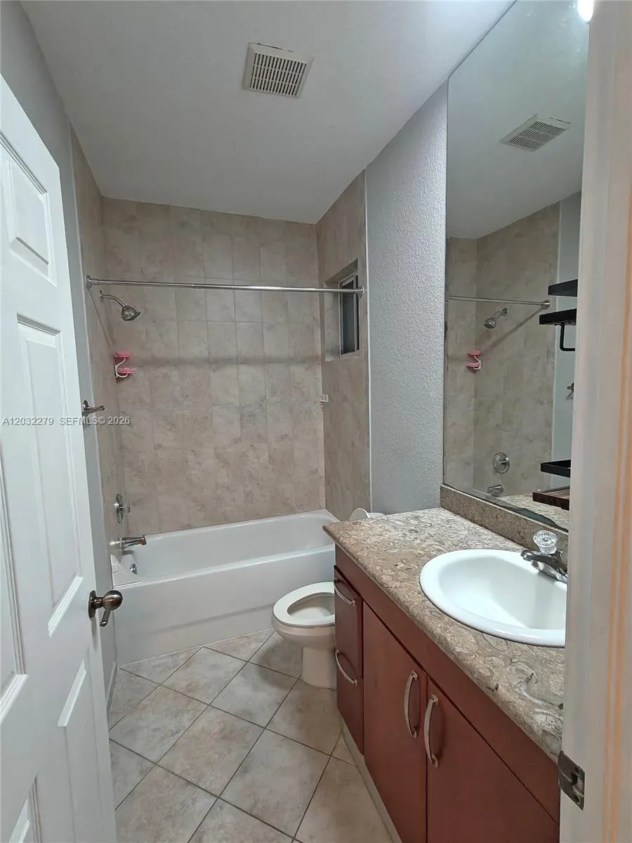 17866 NW 74th Ct Hialeah, FL 33015