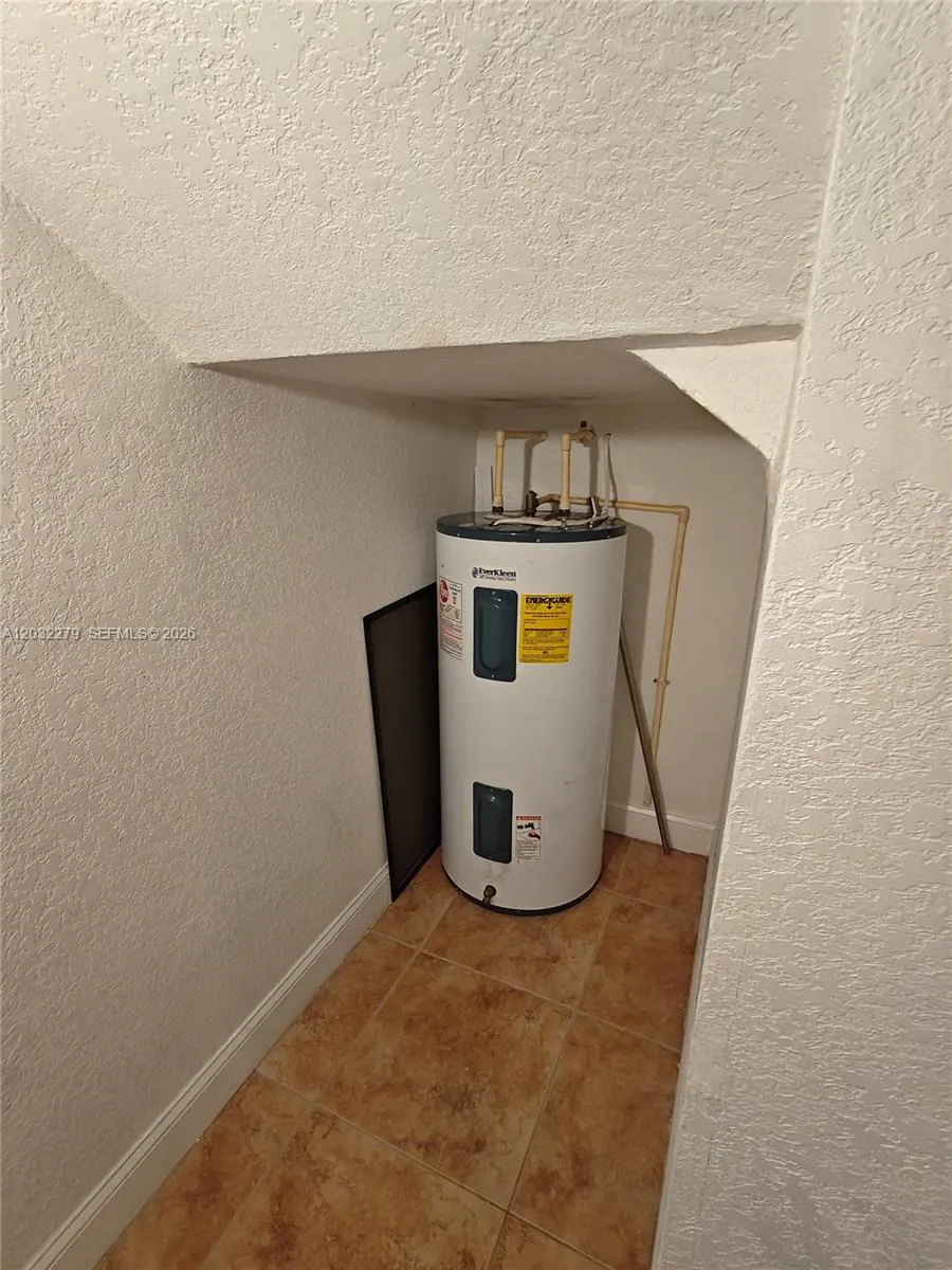 17866 NW 74th Ct Hialeah, FL 33015