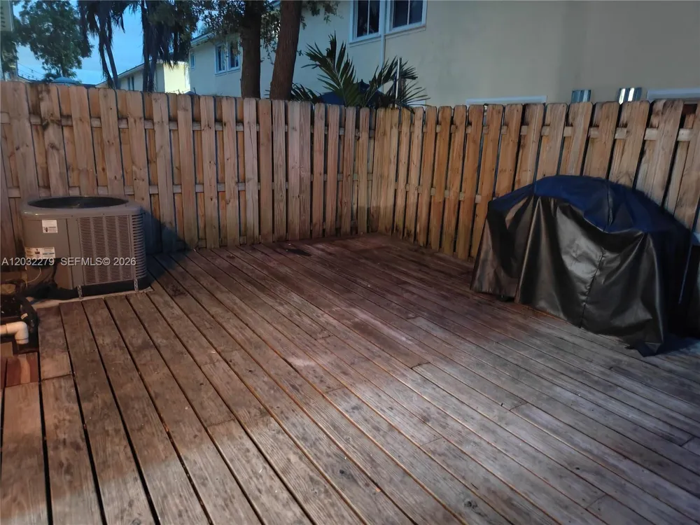 17866 NW 74th Ct Hialeah, FL 33015