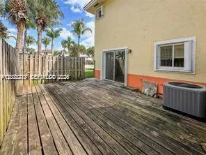 17866 NW 74th Ct Hialeah, FL 33015
