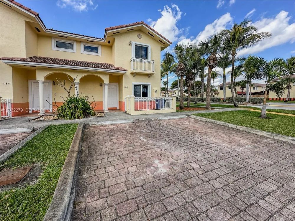 17866 NW 74th Ct Hialeah, FL 33015