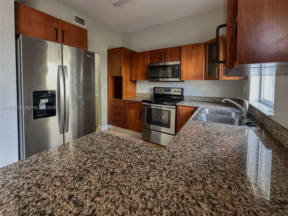 17866 NW 74th Ct Hialeah, FL 33015
