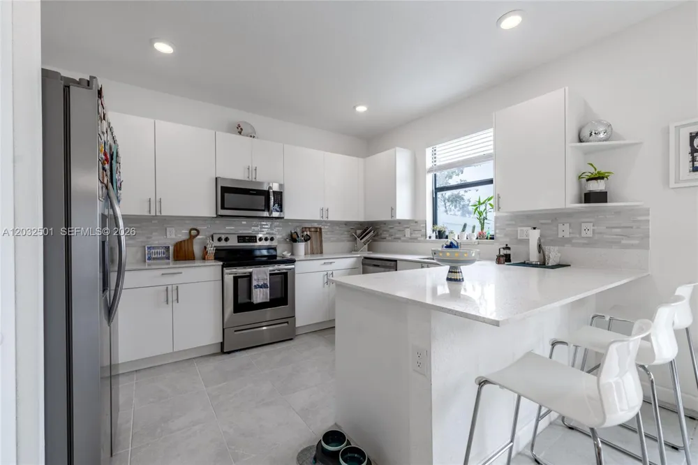 561 NW 204th St Miami Gardens, FL 33169