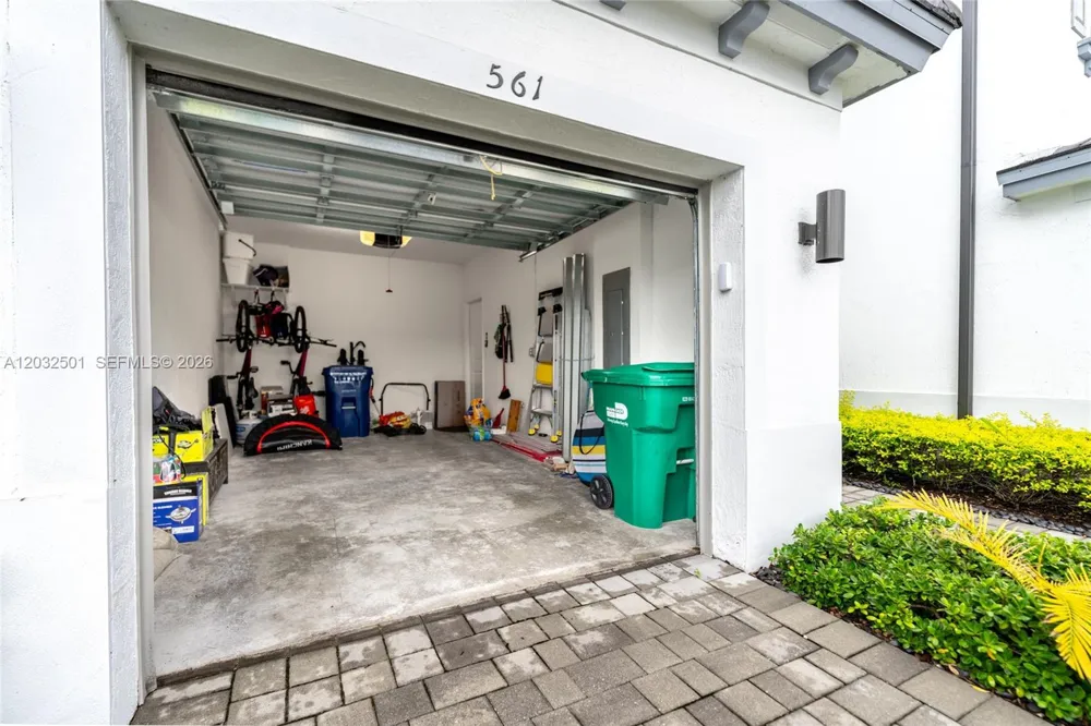 561 NW 204th St Miami Gardens, FL 33169