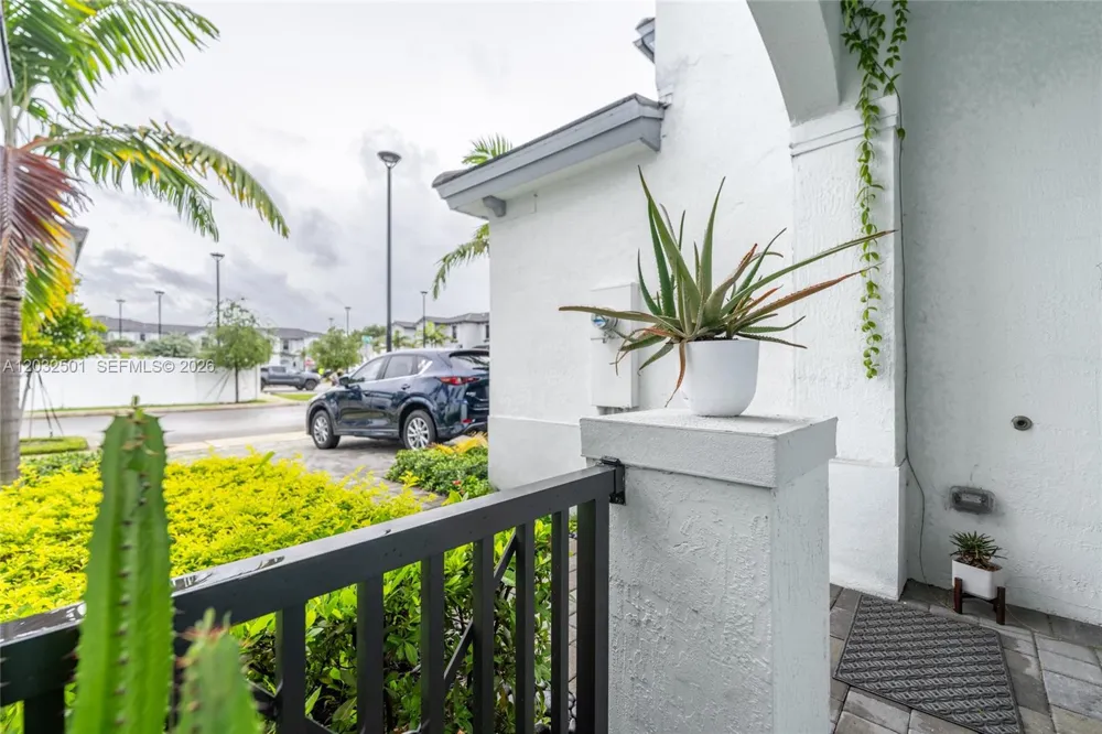 561 NW 204th St Miami Gardens, FL 33169
