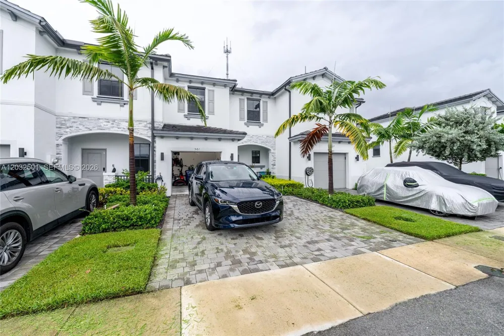 561 NW 204th St Miami Gardens, FL 33169