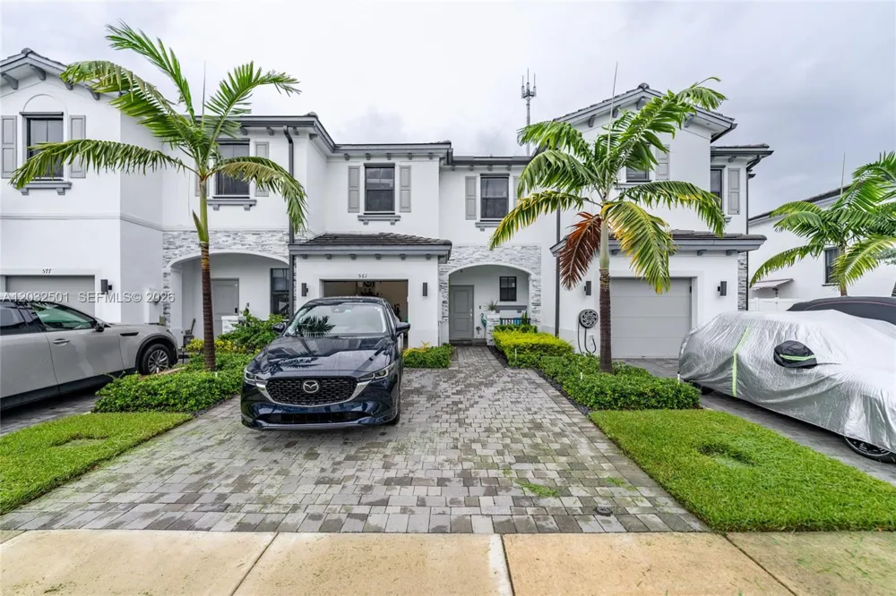 561 NW 204th St Miami Gardens, FL 33169