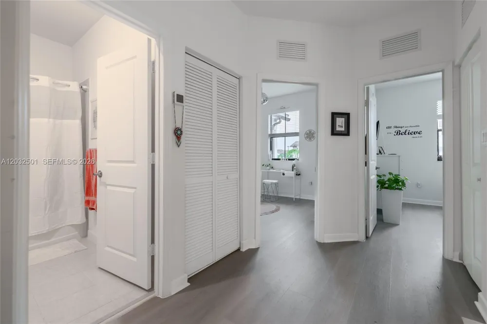 561 NW 204th St Miami Gardens, FL 33169