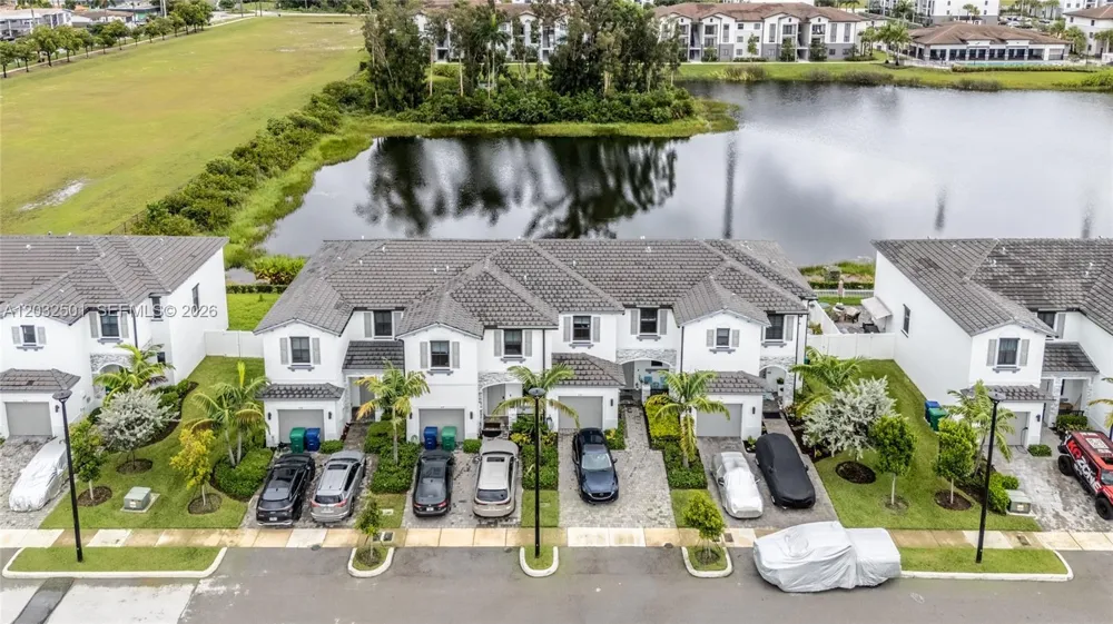 561 NW 204th St Miami Gardens, FL 33169