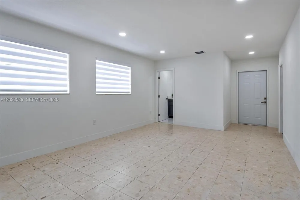 424 W 13th St Hialeah, FL 33010