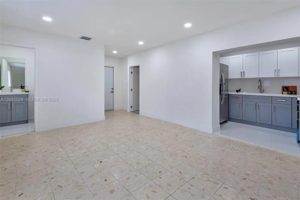424 W 13th St Hialeah, FL 33010