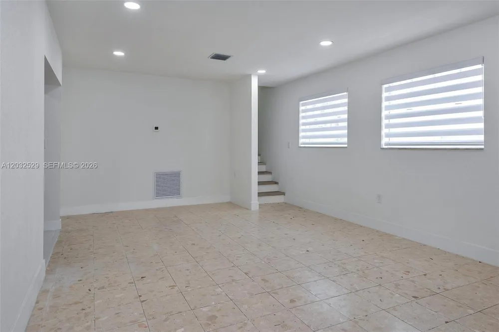 424 W 13th St Hialeah, FL 33010
