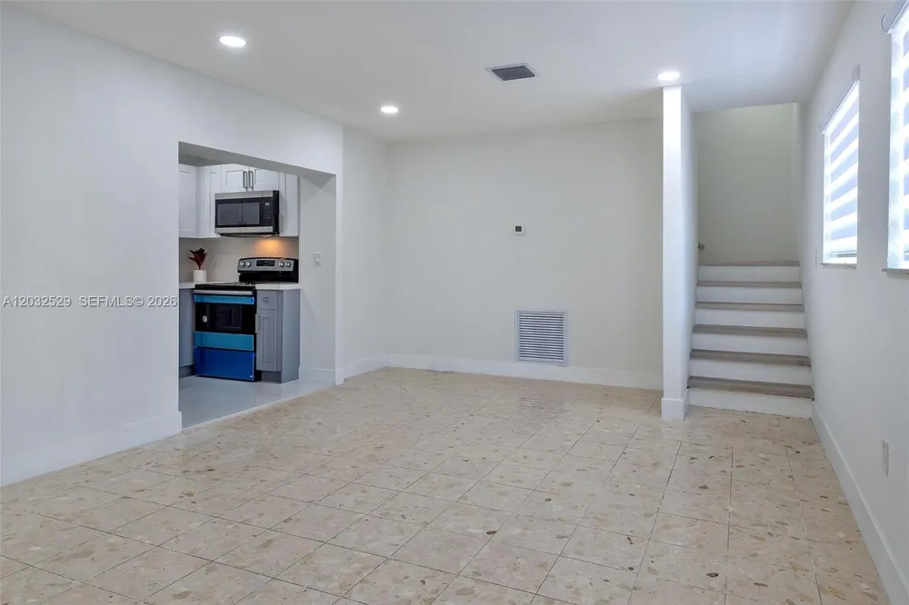 424 W 13th St Hialeah, FL 33010