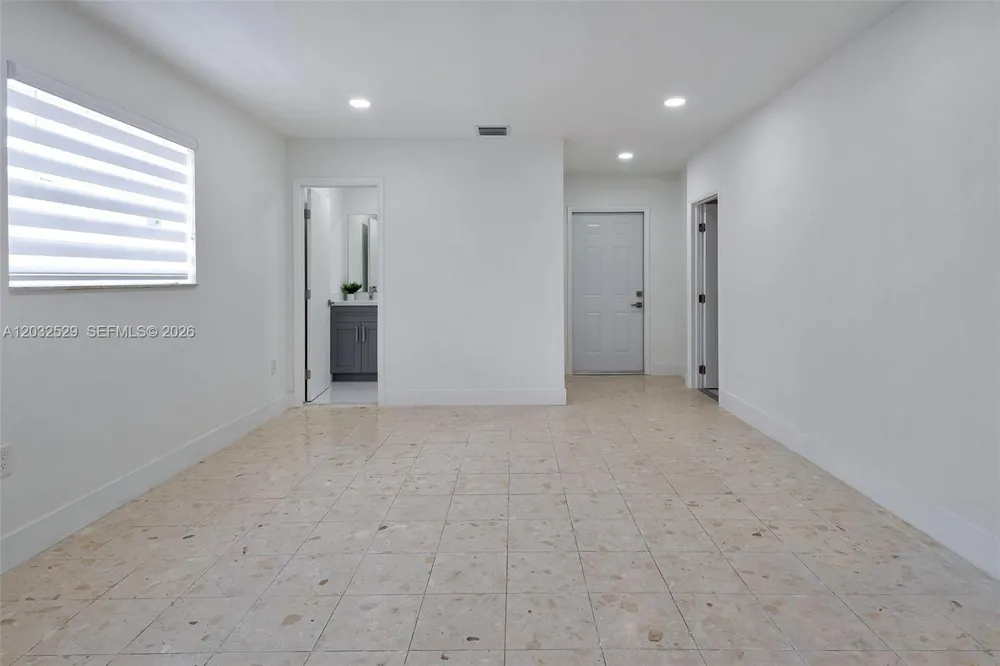 424 W 13th St Hialeah, FL 33010