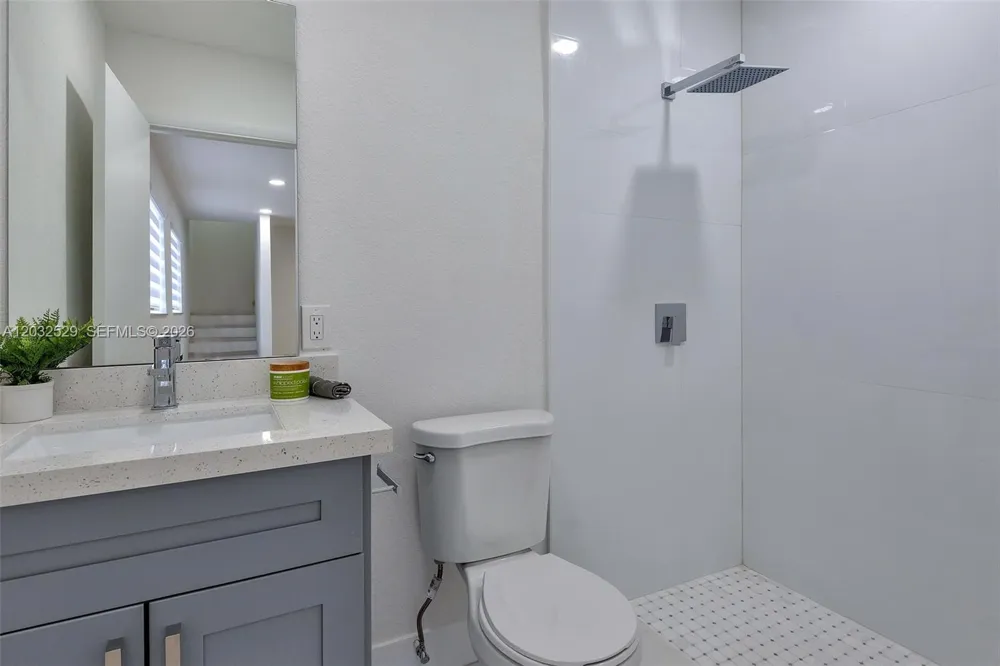 424 W 13th St Hialeah, FL 33010