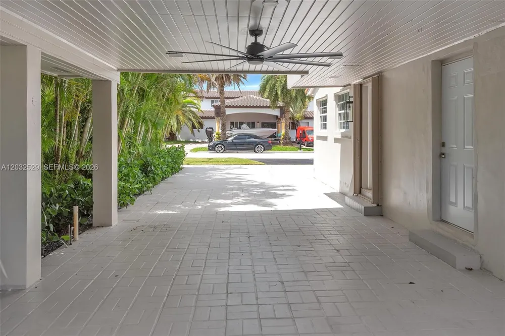 424 W 13th St Hialeah, FL 33010