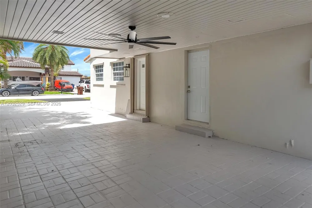 424 W 13th St Hialeah, FL 33010