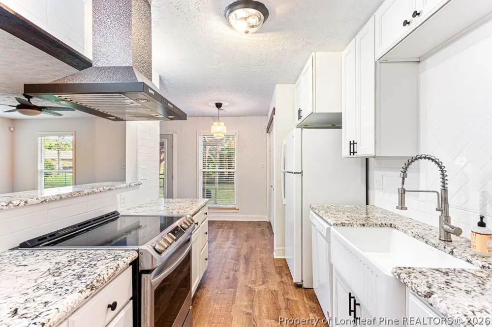 4305 Falls Drive Hope Mills, NC 28348