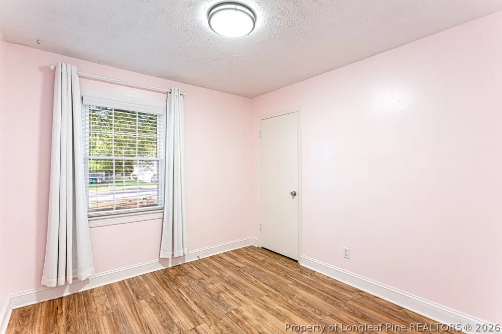 4305 Falls Drive Hope Mills, NC 28348