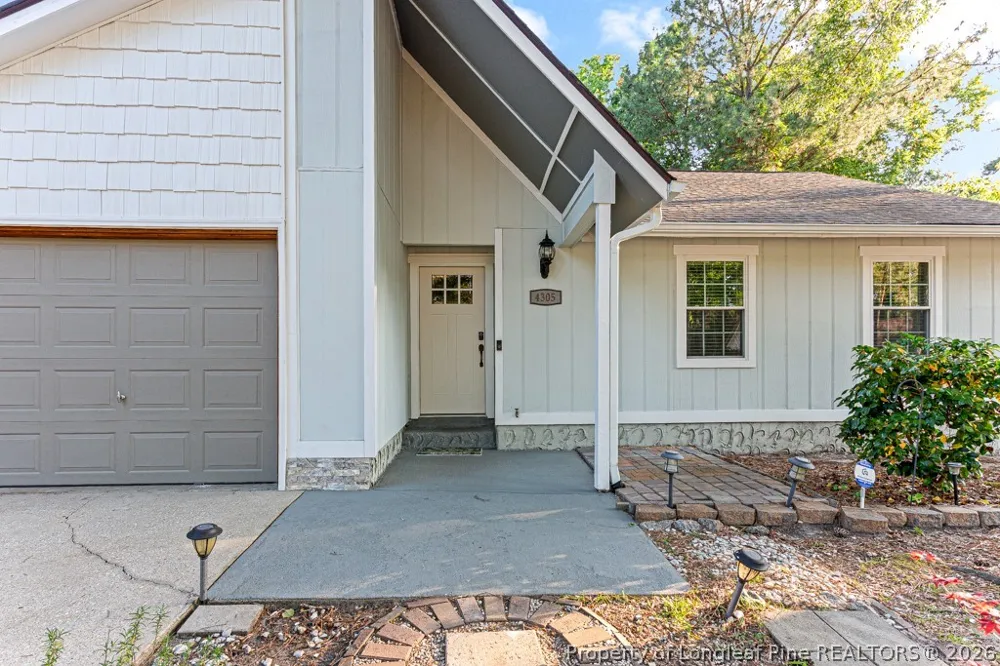 4305 Falls Drive Hope Mills, NC 28348