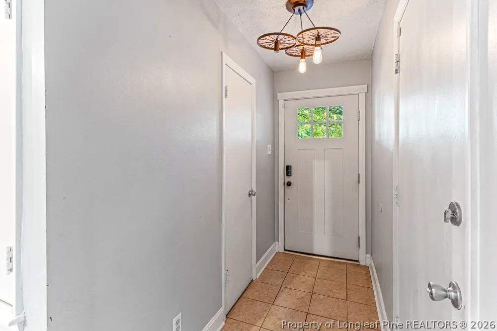4305 Falls Drive Hope Mills, NC 28348