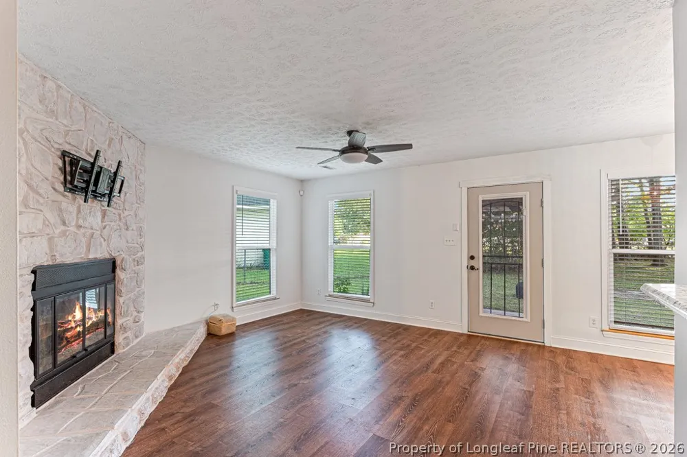 4305 Falls Drive Hope Mills, NC 28348