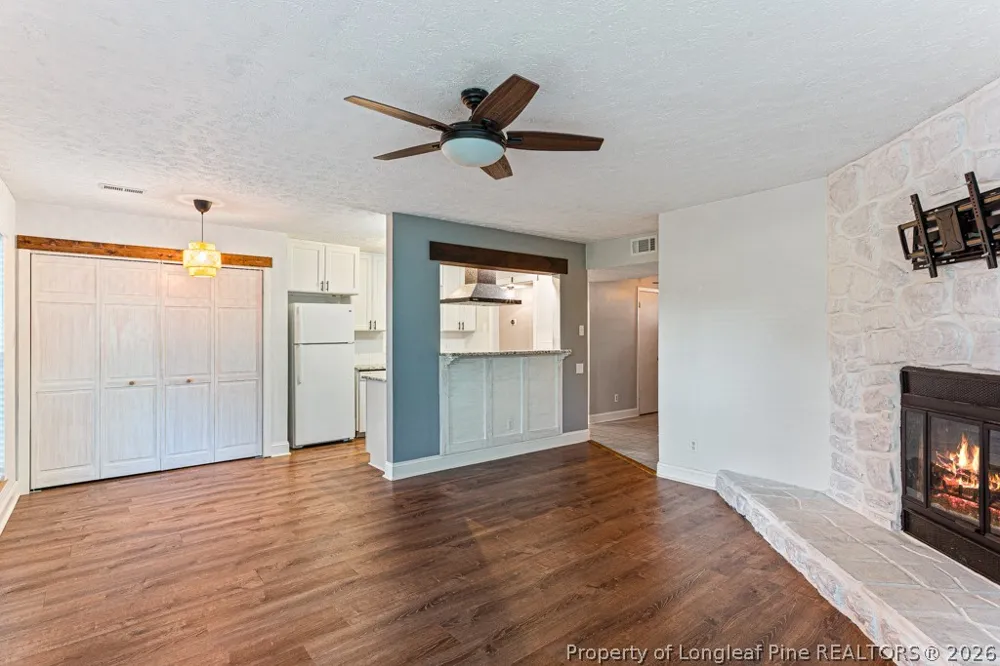 4305 Falls Drive Hope Mills, NC 28348